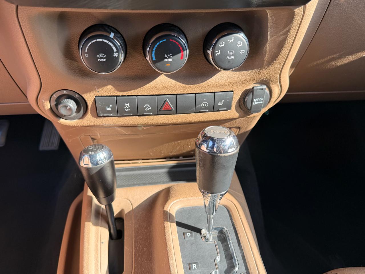 Jeep Wrangler 4WD 2dr Sahara 2012