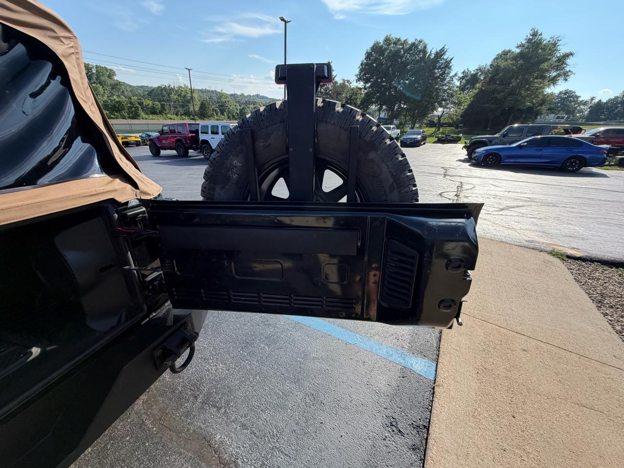Jeep Wrangler 4WD 2dr Sahara 2012