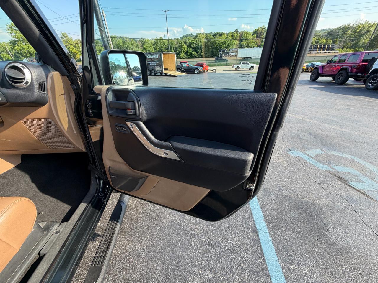 Jeep Wrangler 4WD 2dr Sahara 2012