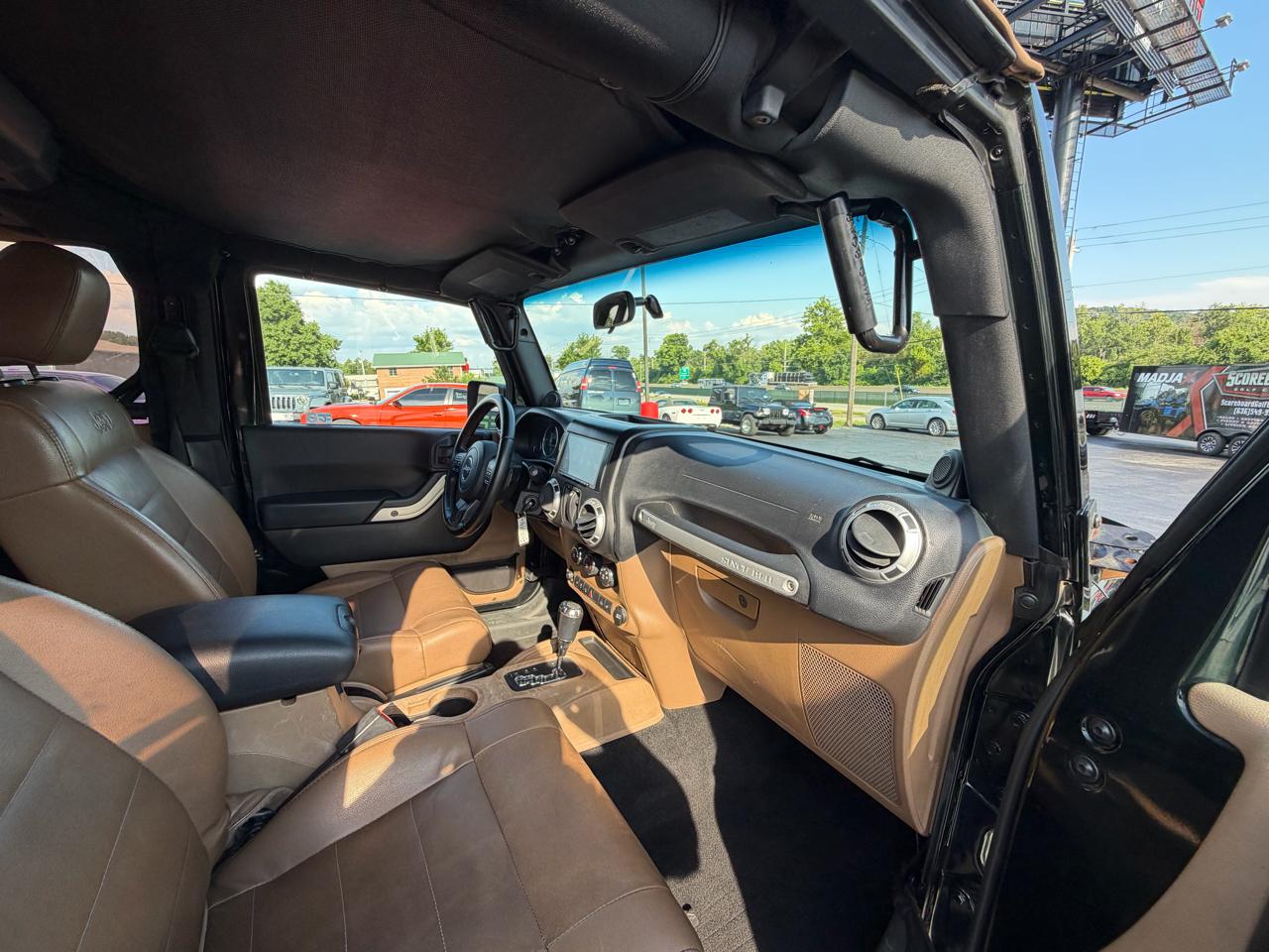 Jeep Wrangler 4WD 2dr Sahara 2012