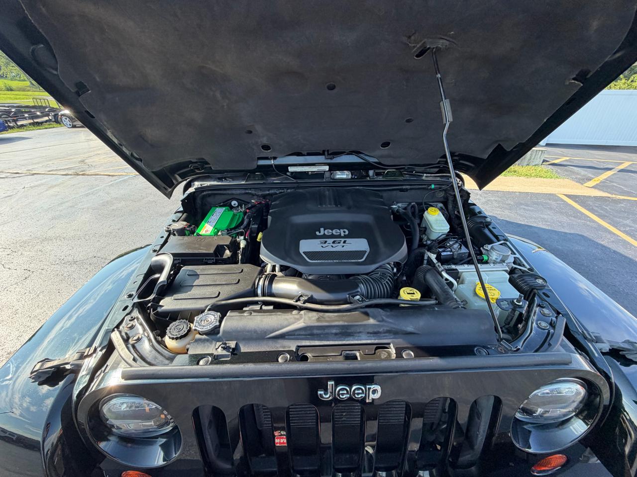Jeep Wrangler 4WD 2dr Sahara 2012