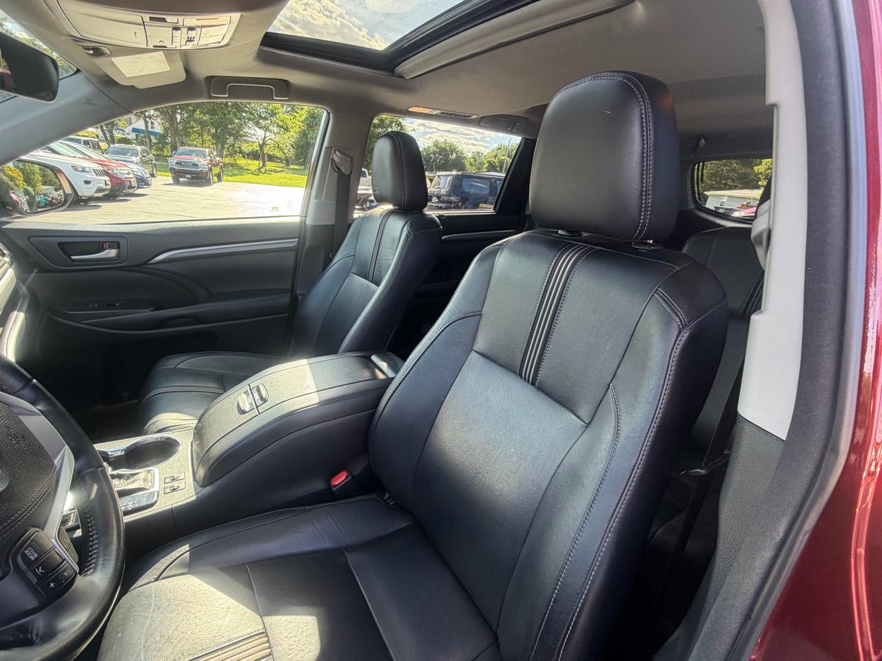 Toyota Highlander SE V6 AWD (Natl) 2018