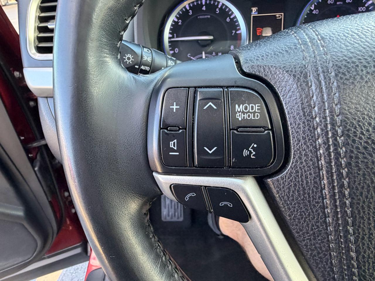 Toyota Highlander SE V6 AWD (Natl) 2018