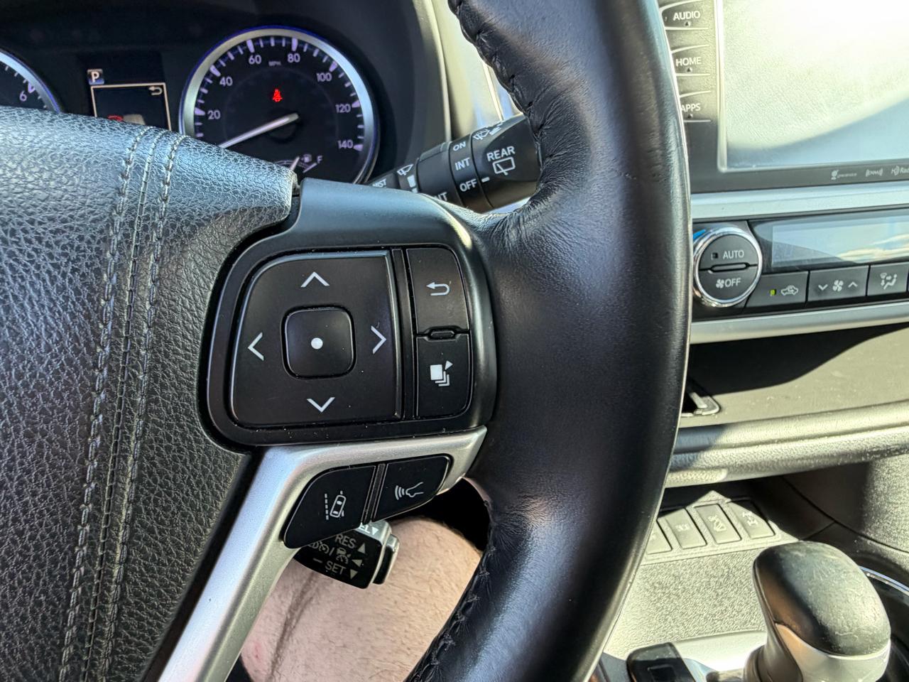 Toyota Highlander SE V6 AWD (Natl) 2018
