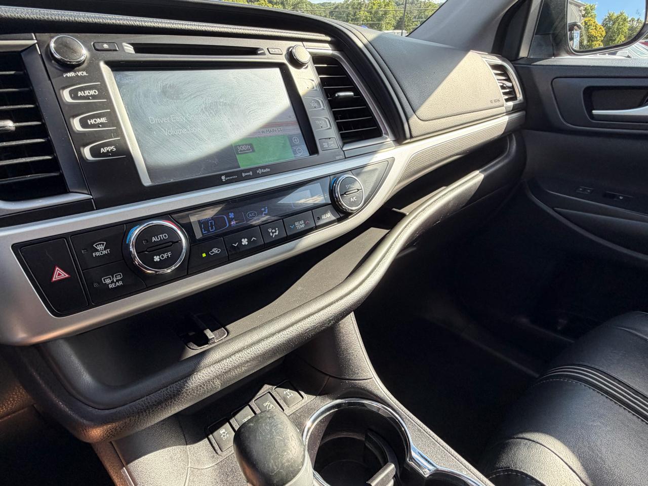 Toyota Highlander SE V6 AWD (Natl) 2018