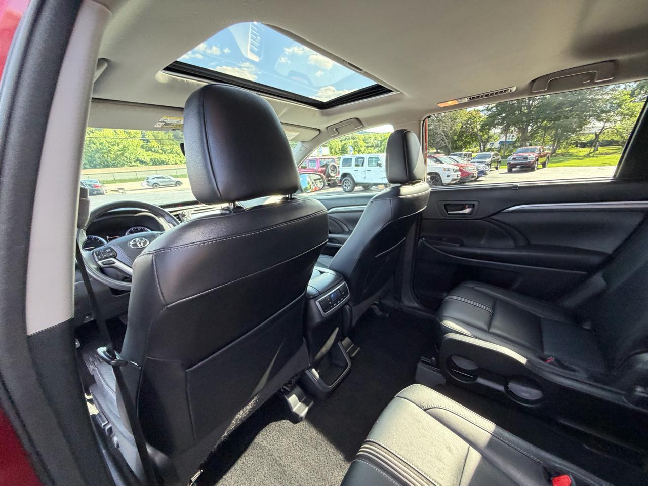 Toyota Highlander SE V6 AWD (Natl) 2018