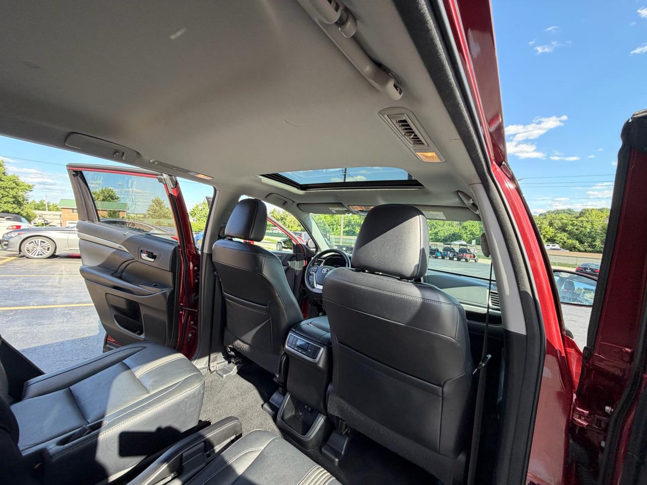 Toyota Highlander SE V6 AWD (Natl) 2018