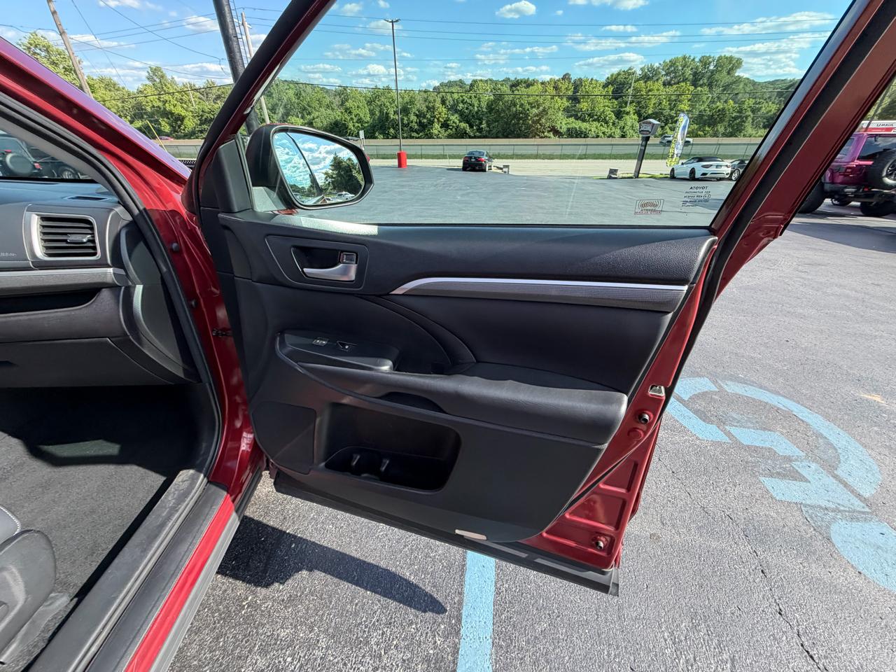 Toyota Highlander SE V6 AWD (Natl) 2018