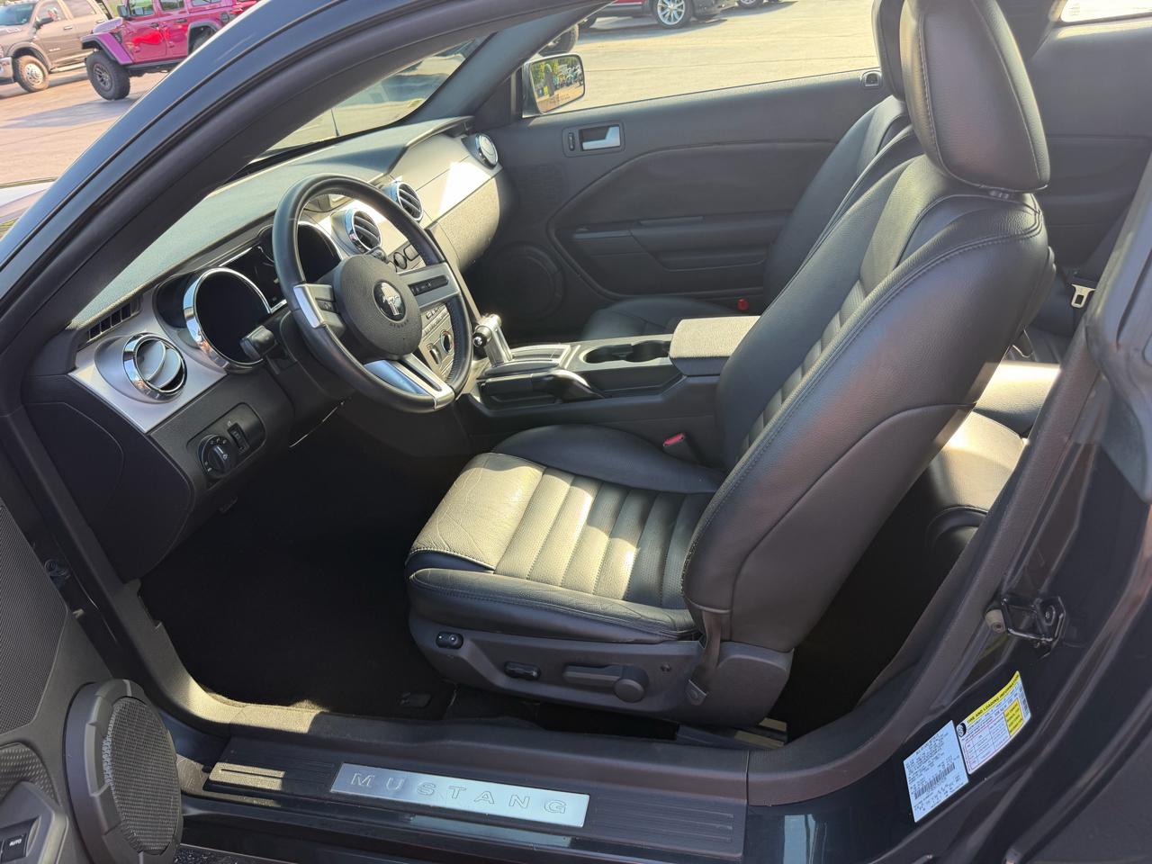 Ford Mustang 2dr Cpe GT Deluxe 2007
