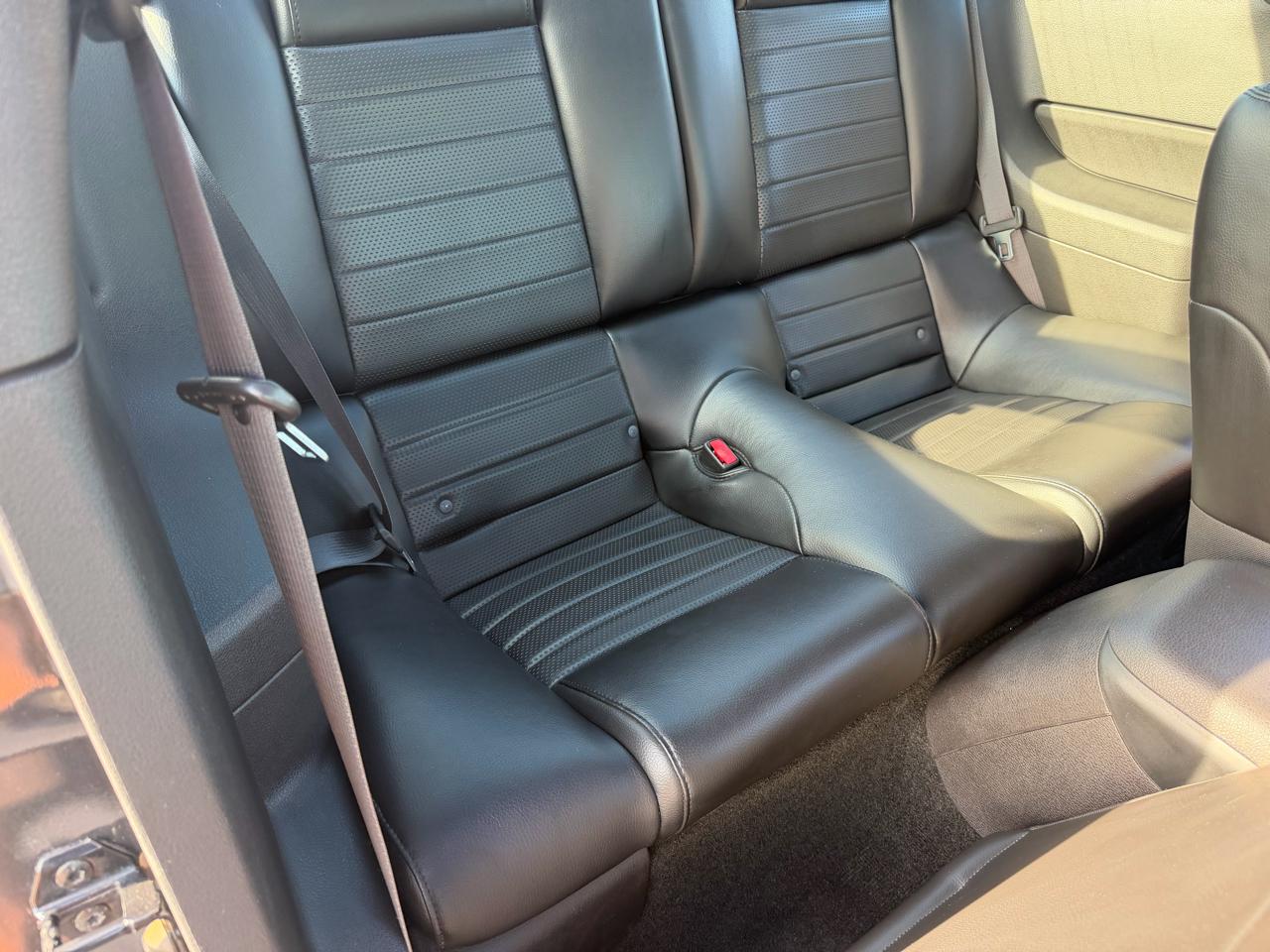Ford Mustang 2dr Cpe GT Deluxe 2007