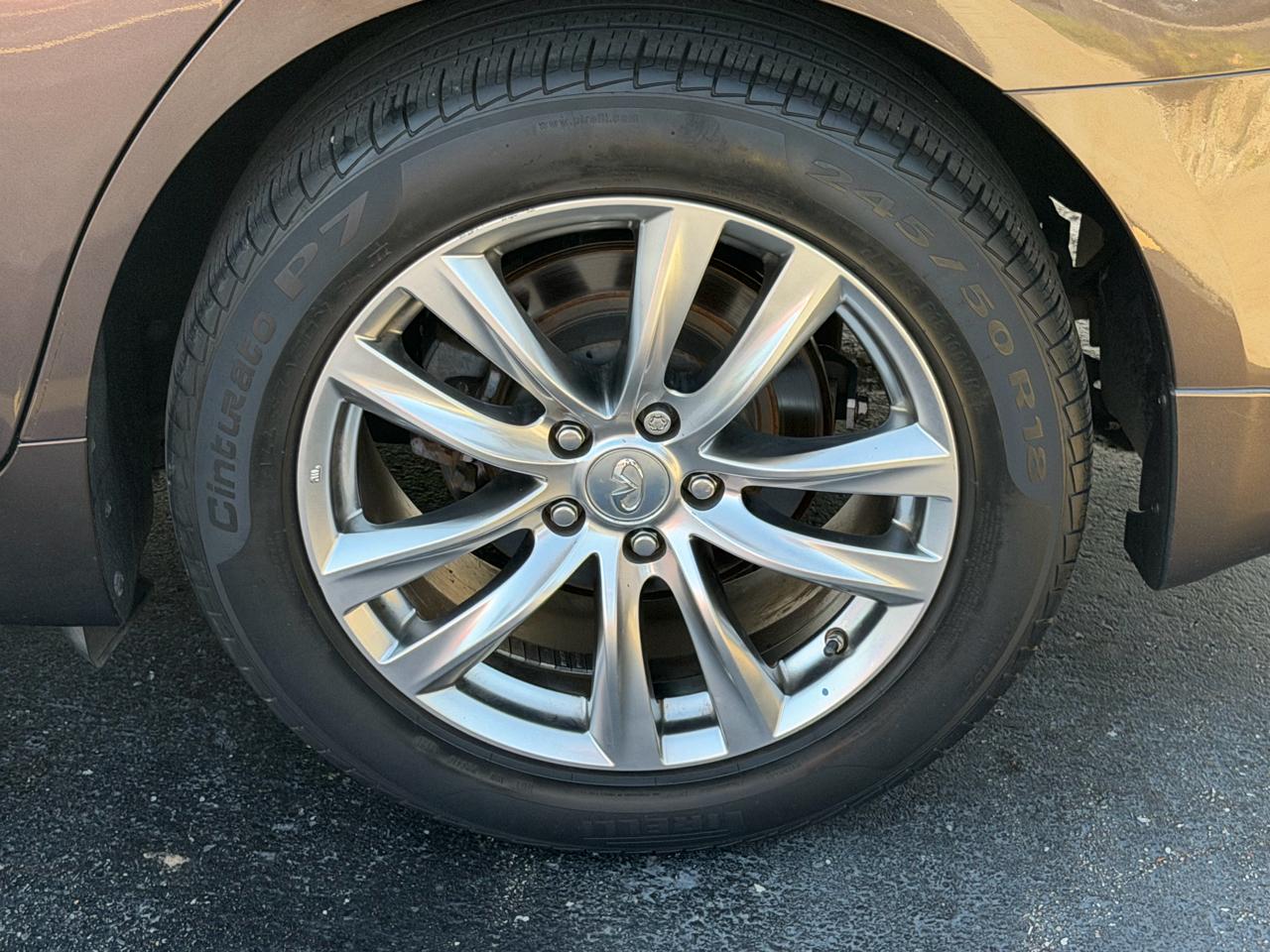 Infiniti Q70 4dr Sdn V6 AWD 2015