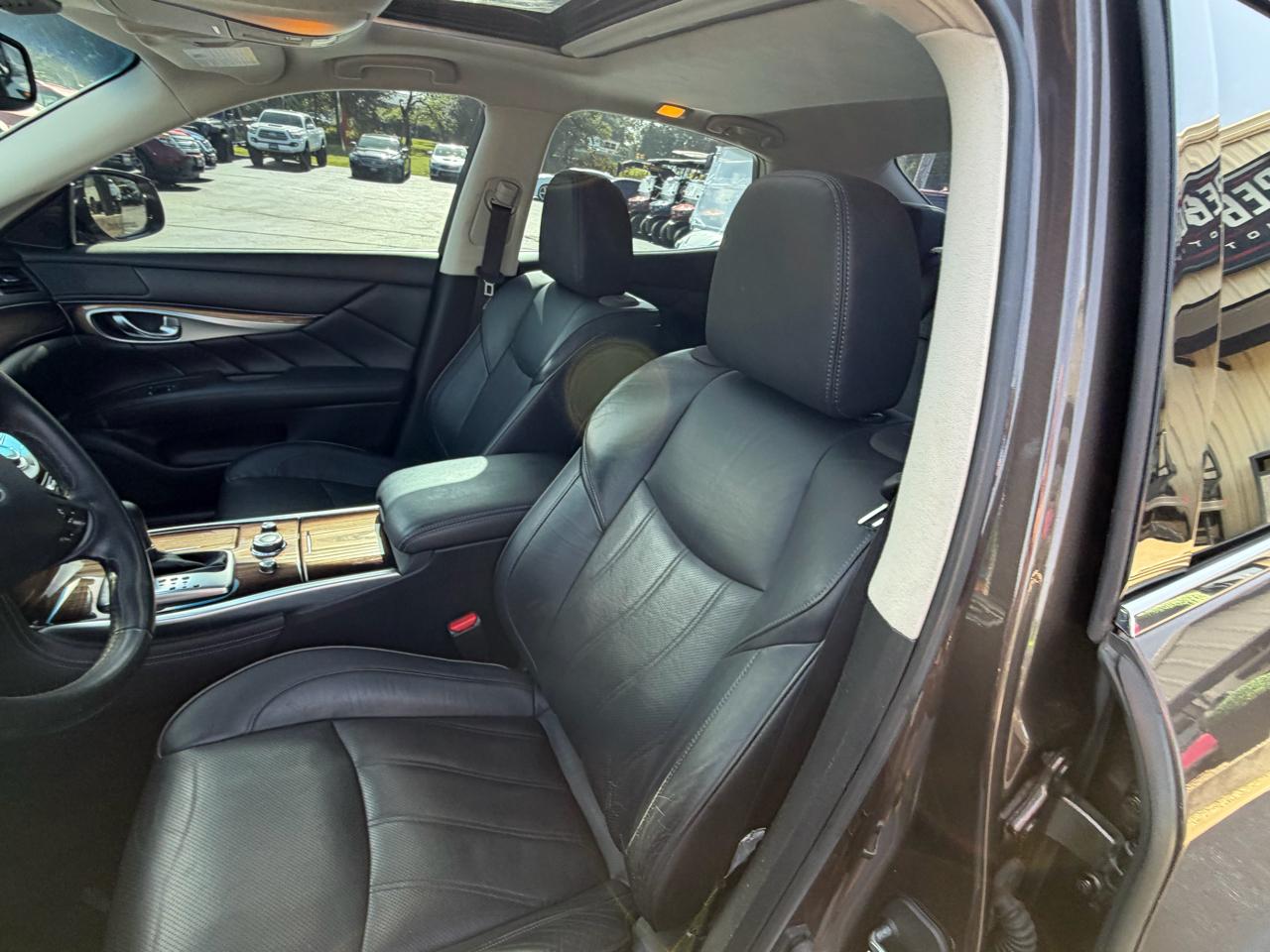 Infiniti Q70 4dr Sdn V6 AWD 2015