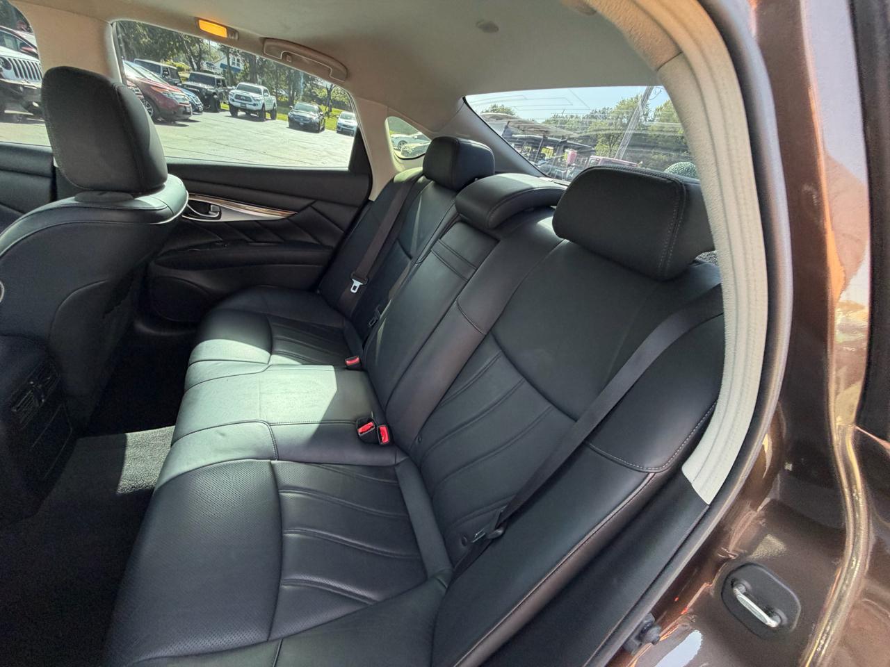 Infiniti Q70 4dr Sdn V6 AWD 2015