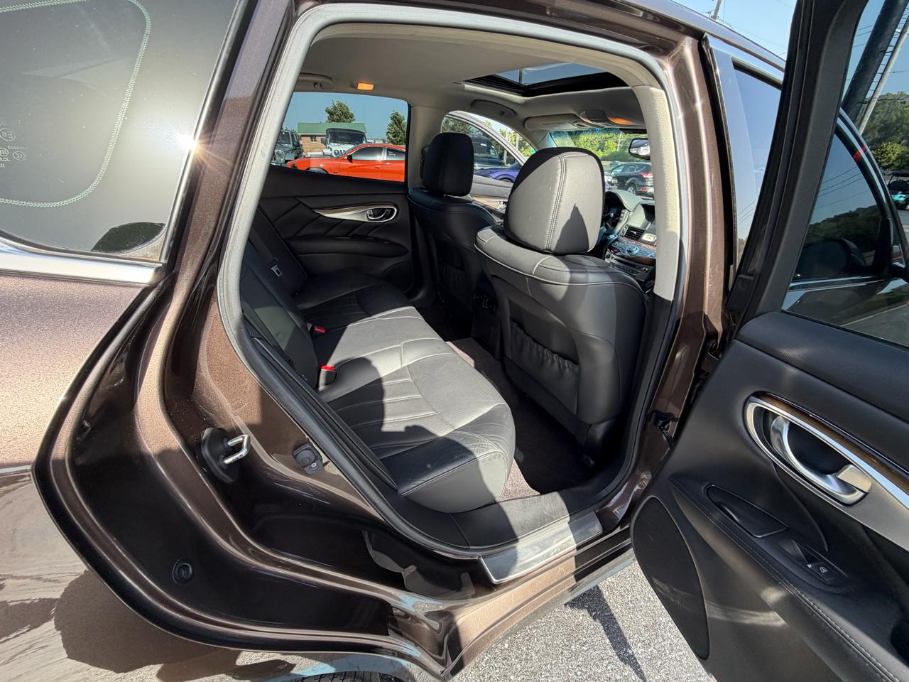 Infiniti Q70 4dr Sdn V6 AWD 2015