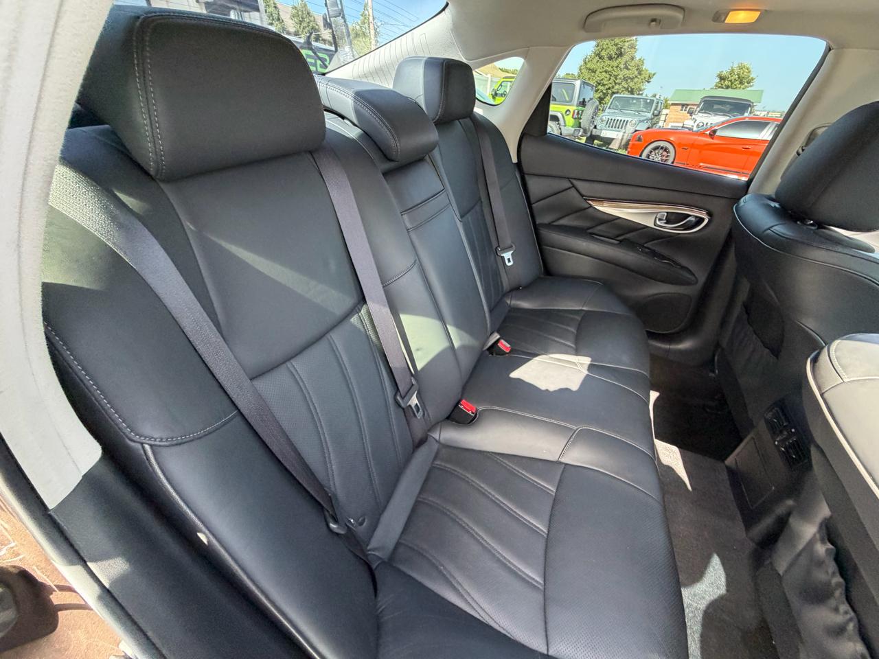 Infiniti Q70 4dr Sdn V6 AWD 2015