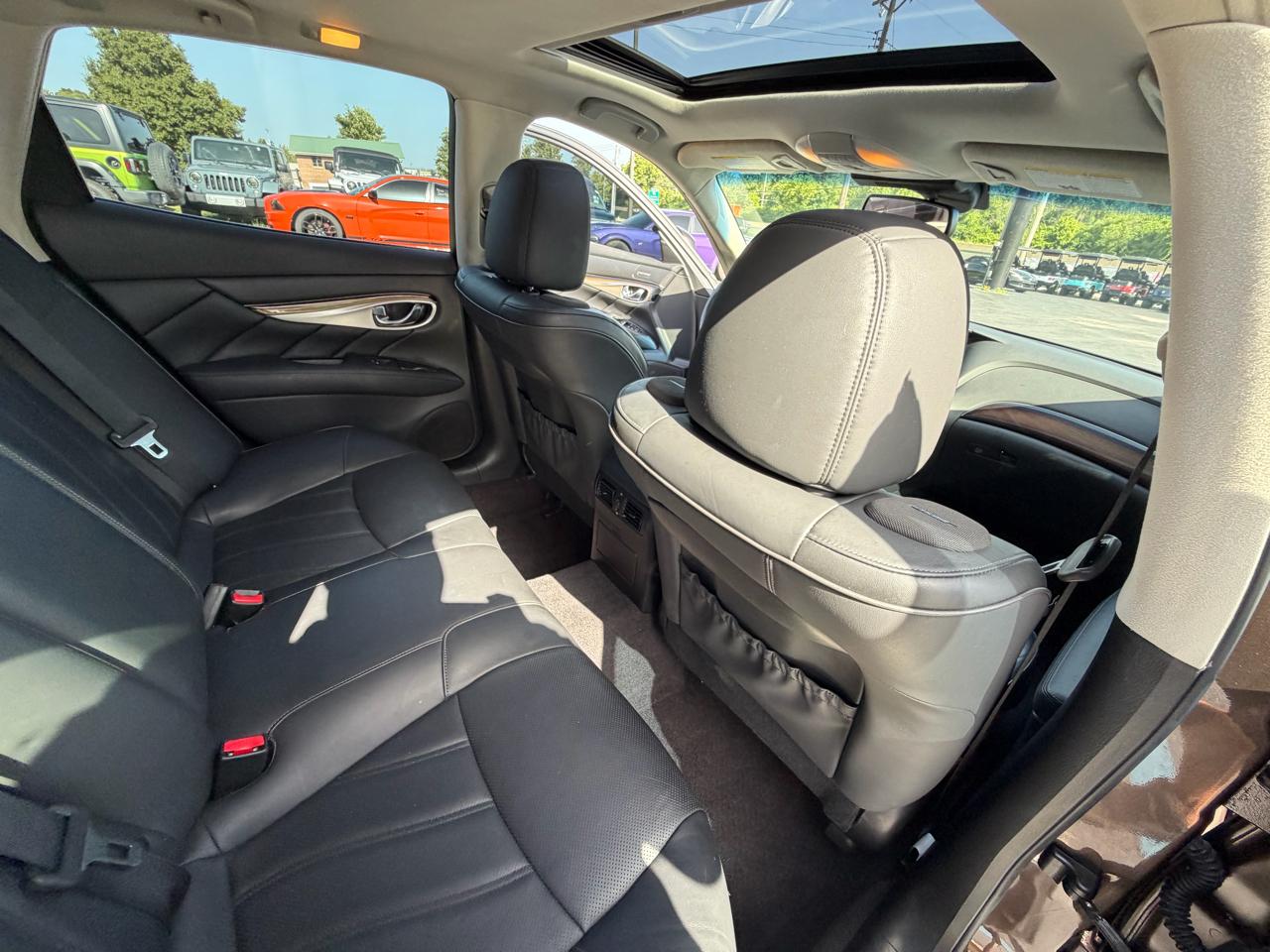 Infiniti Q70 4dr Sdn V6 AWD 2015