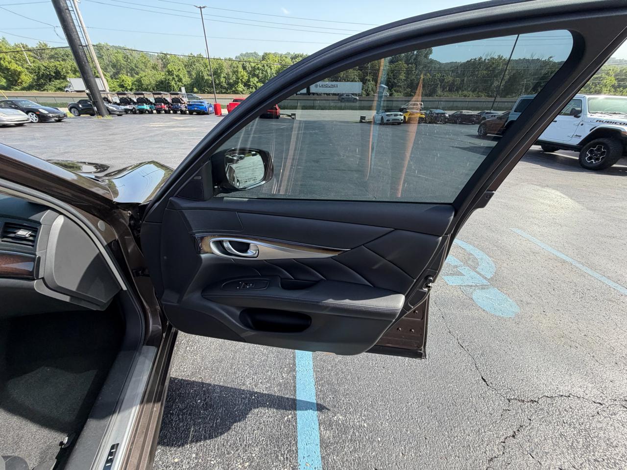 Infiniti Q70 4dr Sdn V6 AWD 2015
