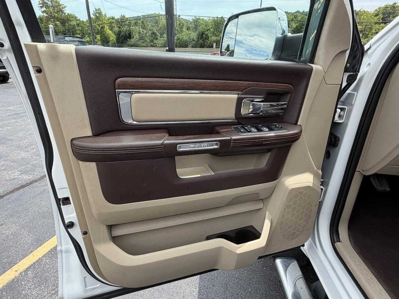 RAM 2500 Laramie 4x4 Mega Cab 6'4" Box 2018