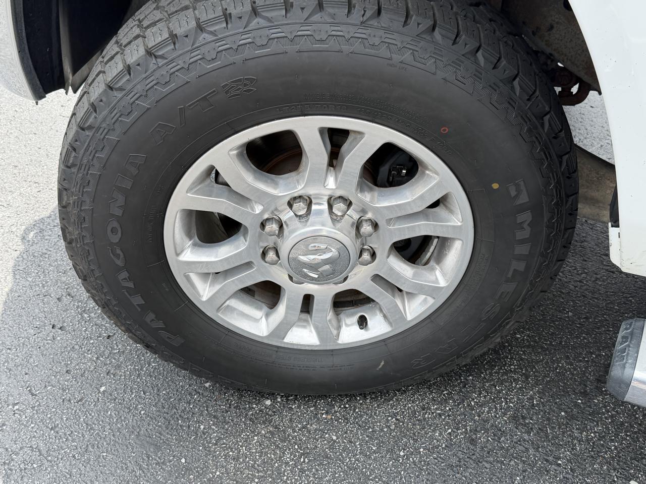 RAM 2500 Laramie 4x4 Mega Cab 6'4" Box 2018