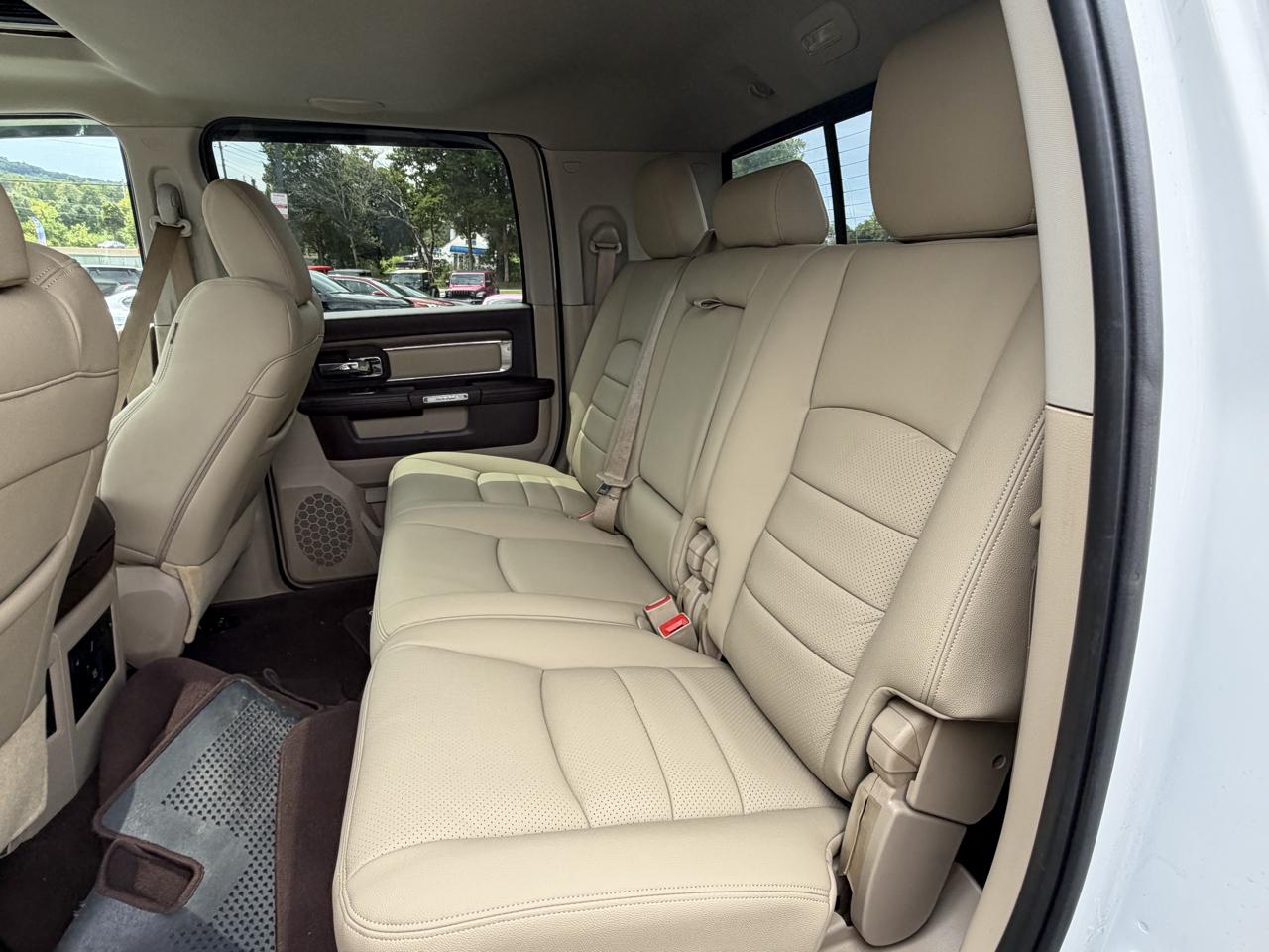 RAM 2500 Laramie 4x4 Mega Cab 6'4" Box 2018