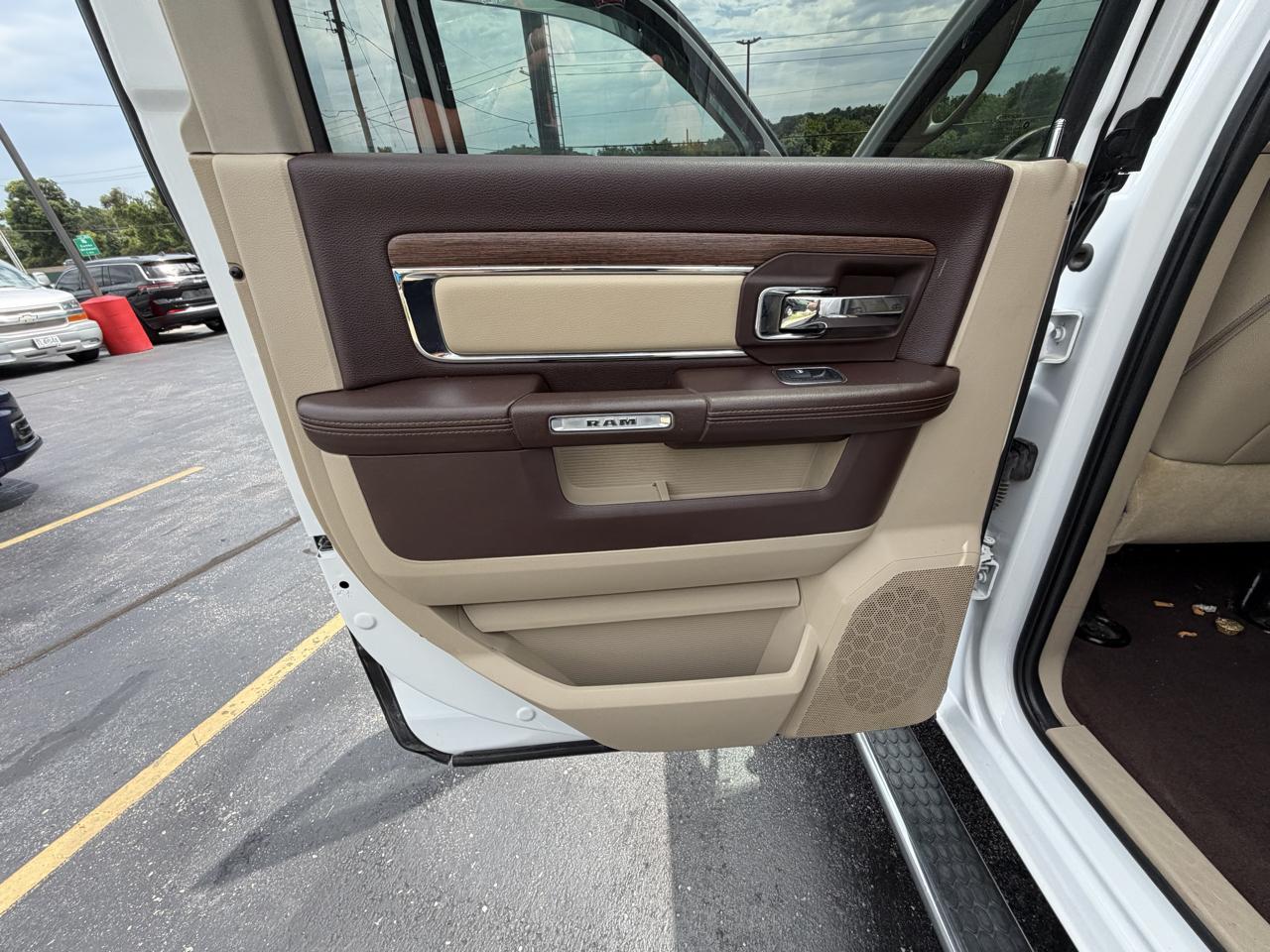 RAM 2500 Laramie 4x4 Mega Cab 6'4" Box 2018