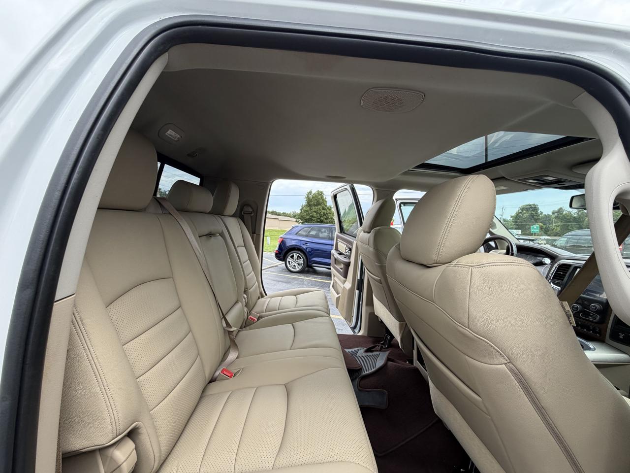 RAM 2500 Laramie 4x4 Mega Cab 6'4" Box 2018