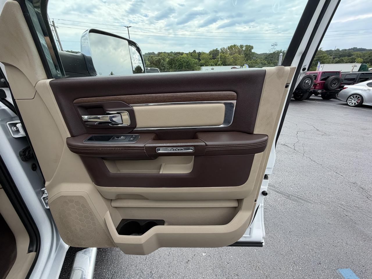 RAM 2500 Laramie 4x4 Mega Cab 6'4" Box 2018