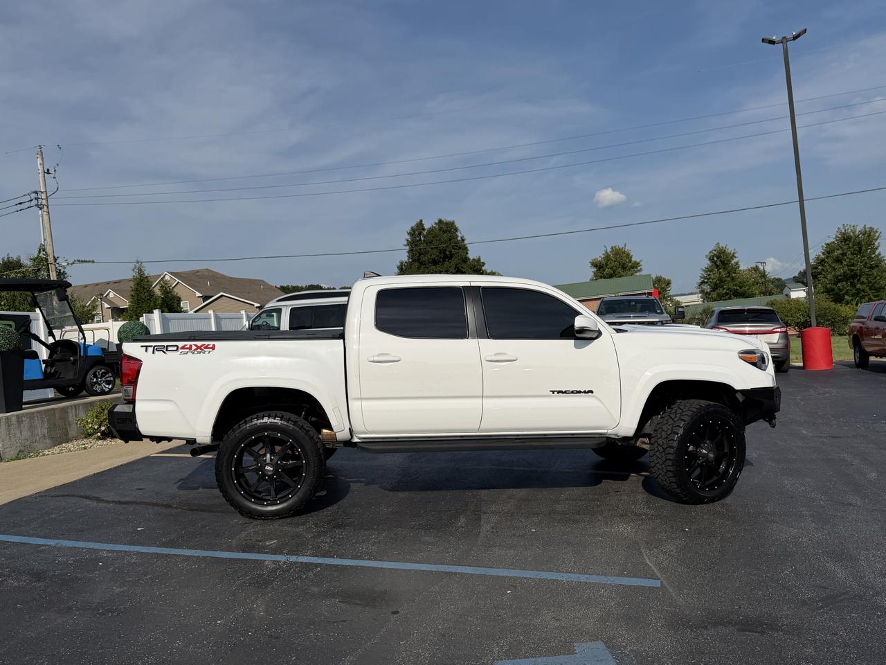 Toyota Tacoma SR5 Double Cab 5' Bed V6 4x4 AT (Natl) 2017