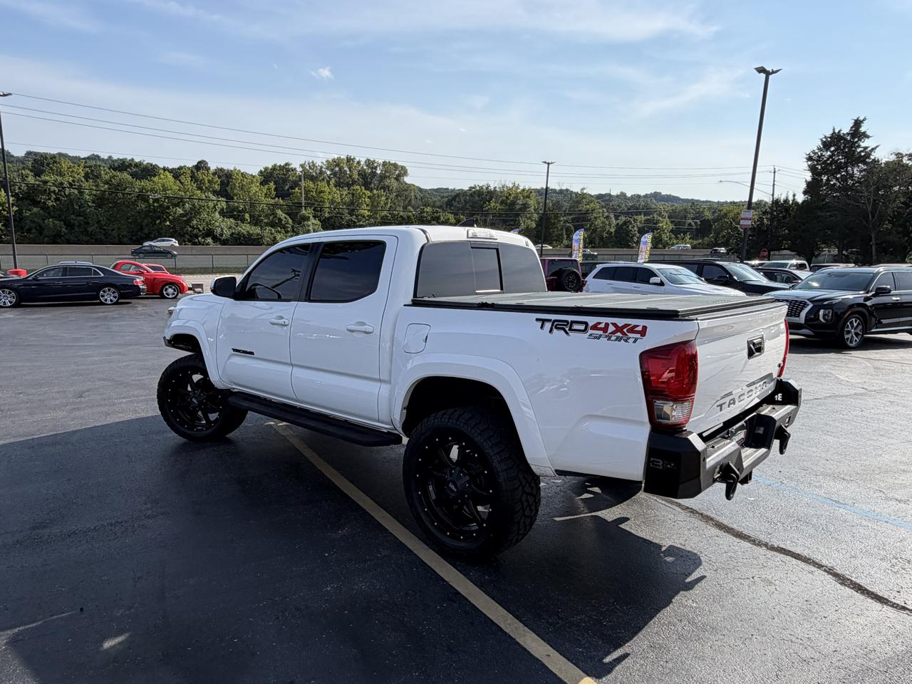 Toyota Tacoma SR5 Double Cab 5' Bed V6 4x4 AT (Natl) 2017
