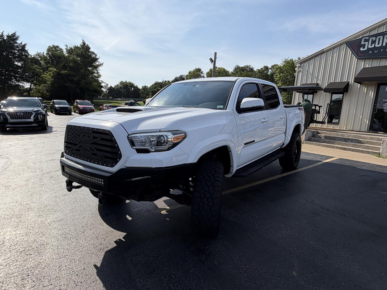 Toyota Tacoma SR5 Double Cab 5' Bed V6 4x4 AT (Natl) 2017