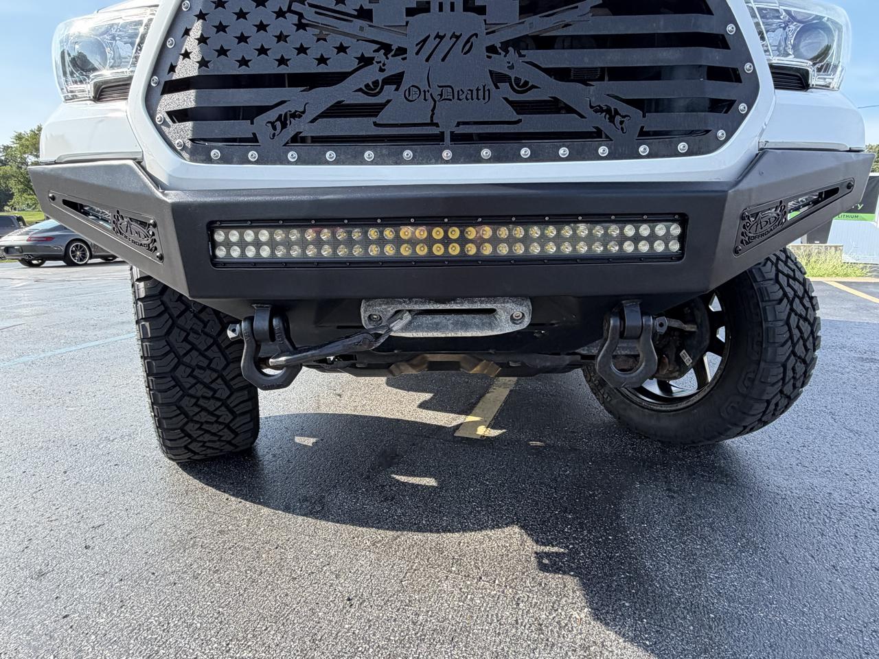Toyota Tacoma SR5 Double Cab 5' Bed V6 4x4 AT (Natl) 2017