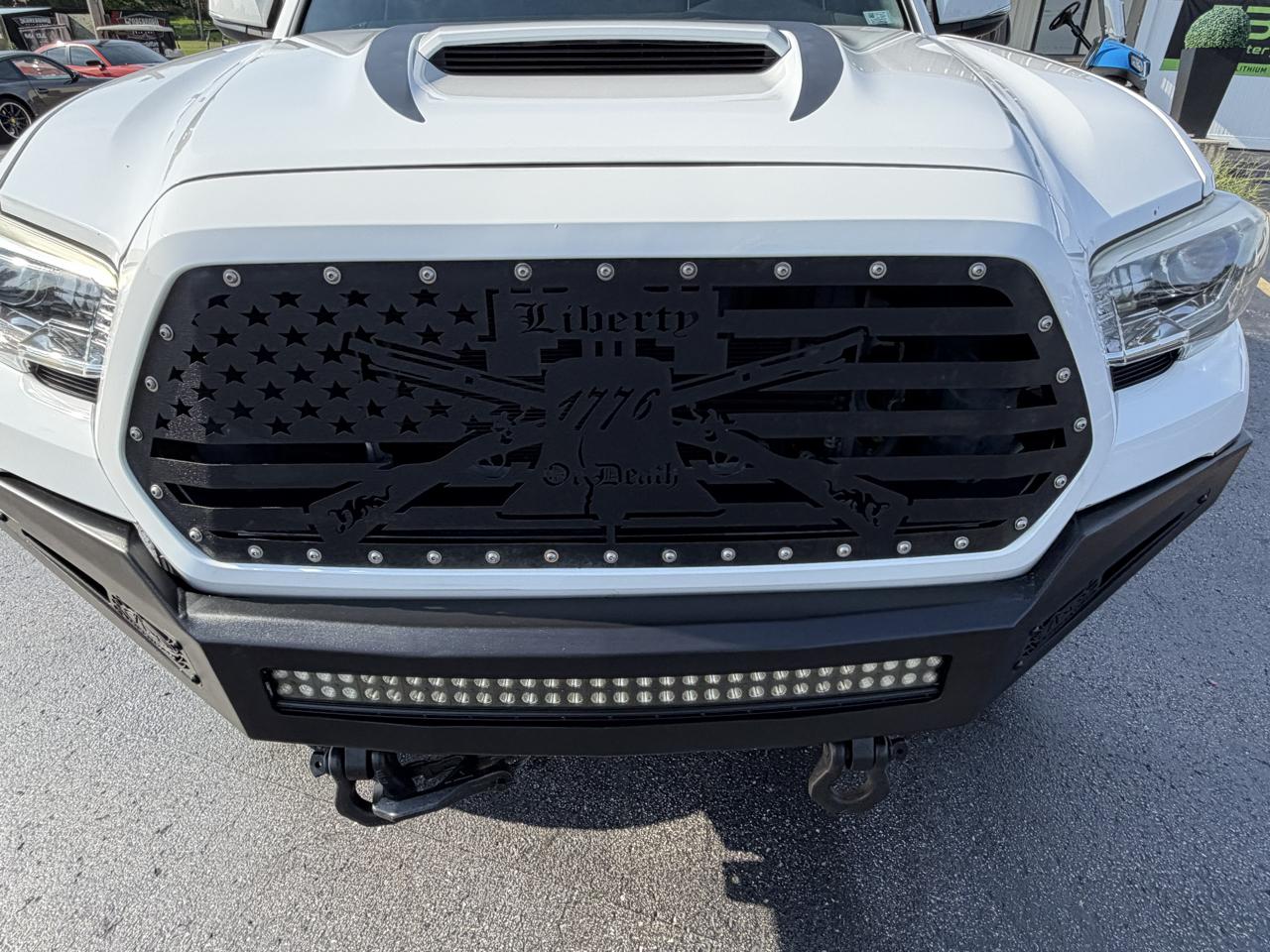 Toyota Tacoma SR5 Double Cab 5' Bed V6 4x4 AT (Natl) 2017