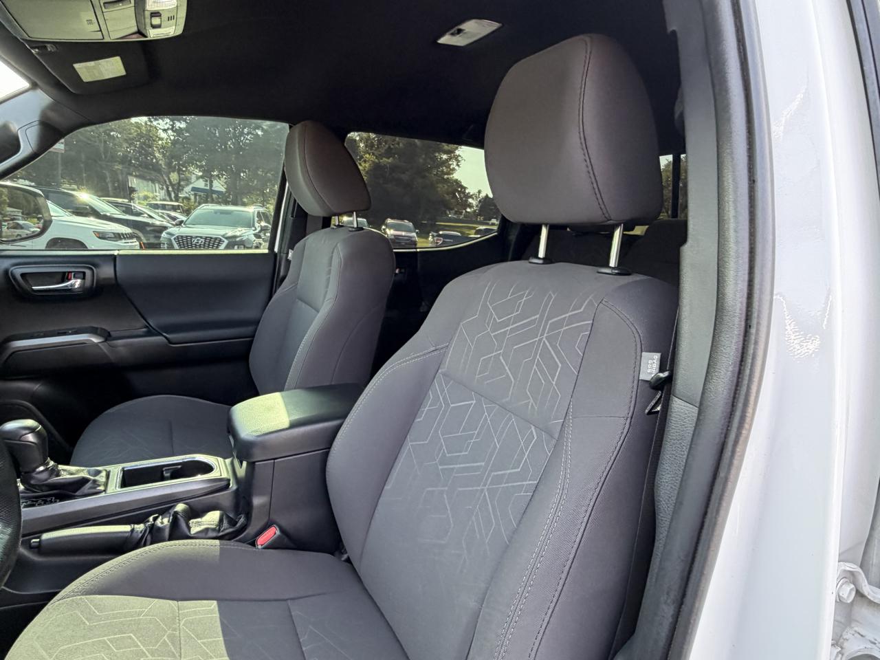 Toyota Tacoma SR5 Double Cab 5' Bed V6 4x4 AT (Natl) 2017