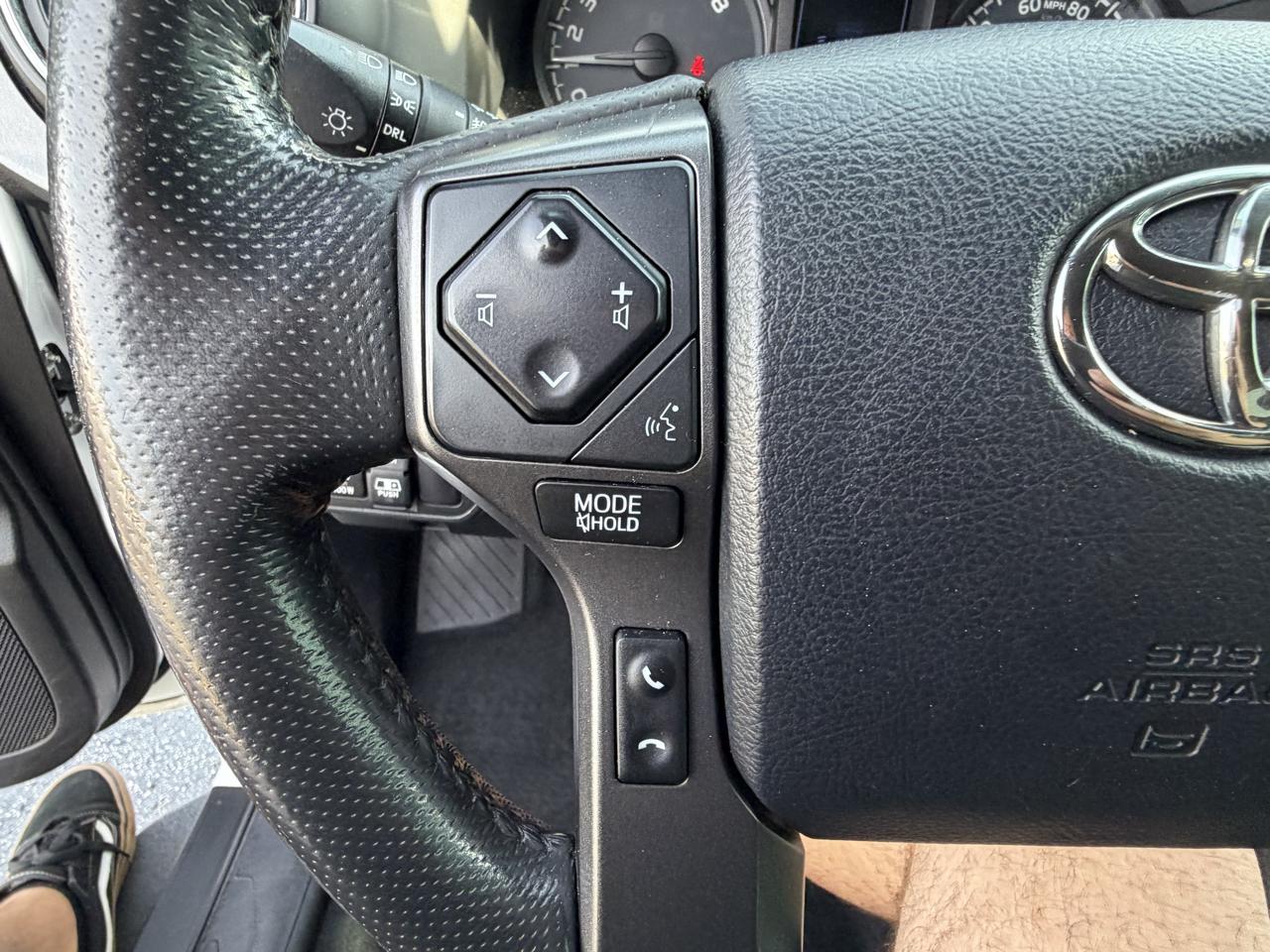 Toyota Tacoma SR5 Double Cab 5' Bed V6 4x4 AT (Natl) 2017