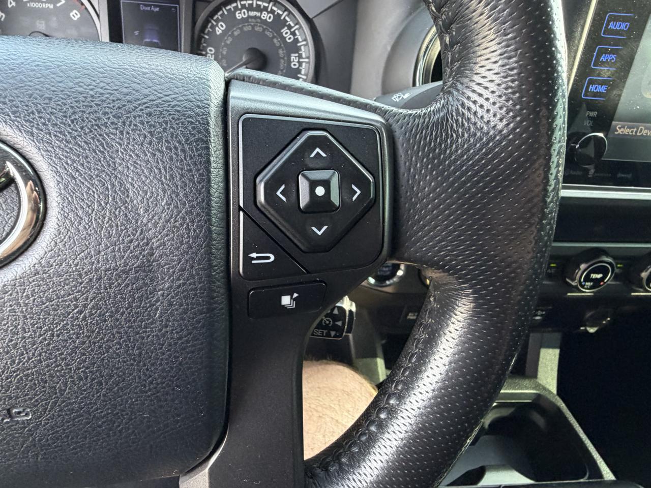 Toyota Tacoma SR5 Double Cab 5' Bed V6 4x4 AT (Natl) 2017