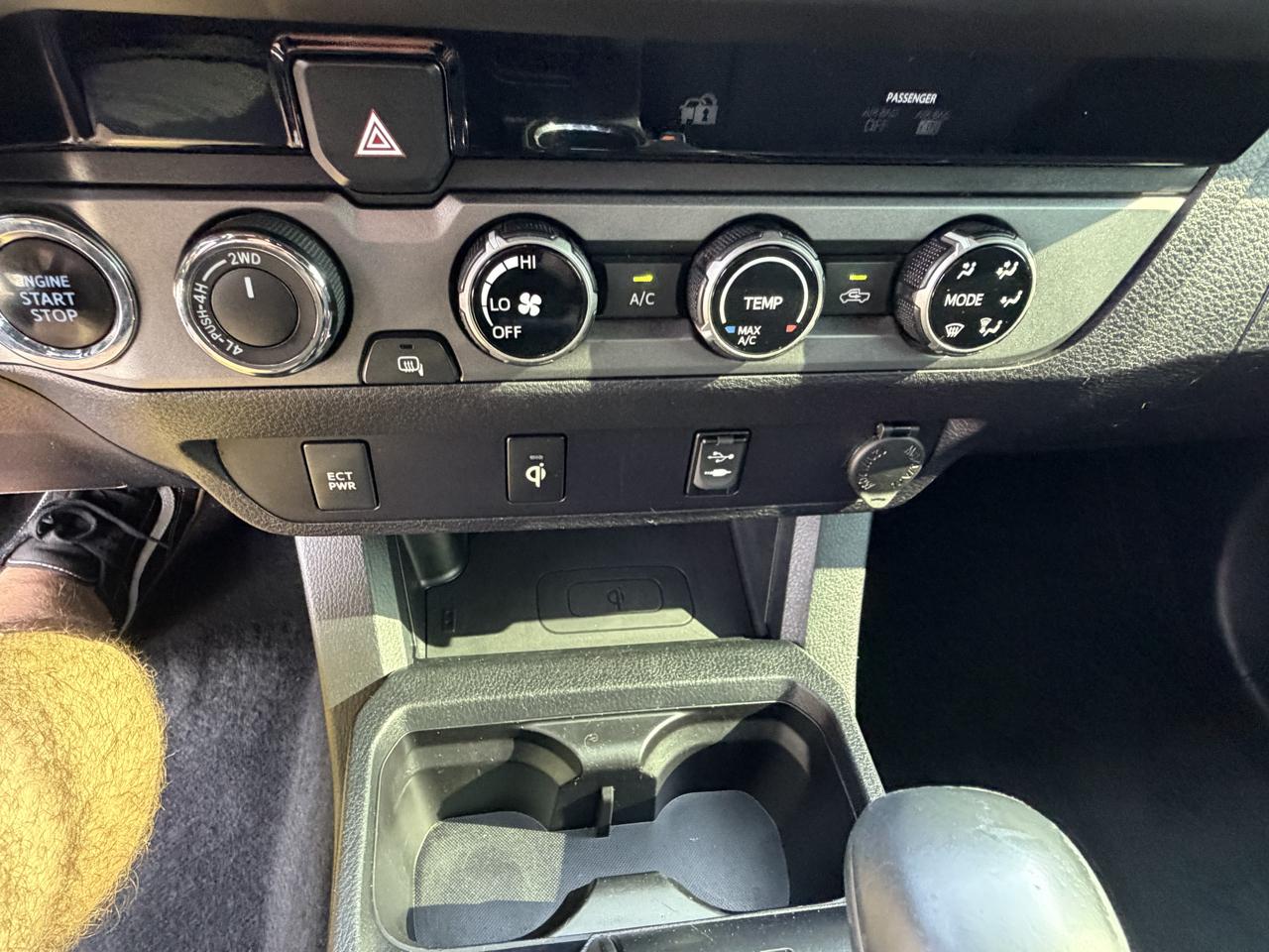 Toyota Tacoma SR5 Double Cab 5' Bed V6 4x4 AT (Natl) 2017
