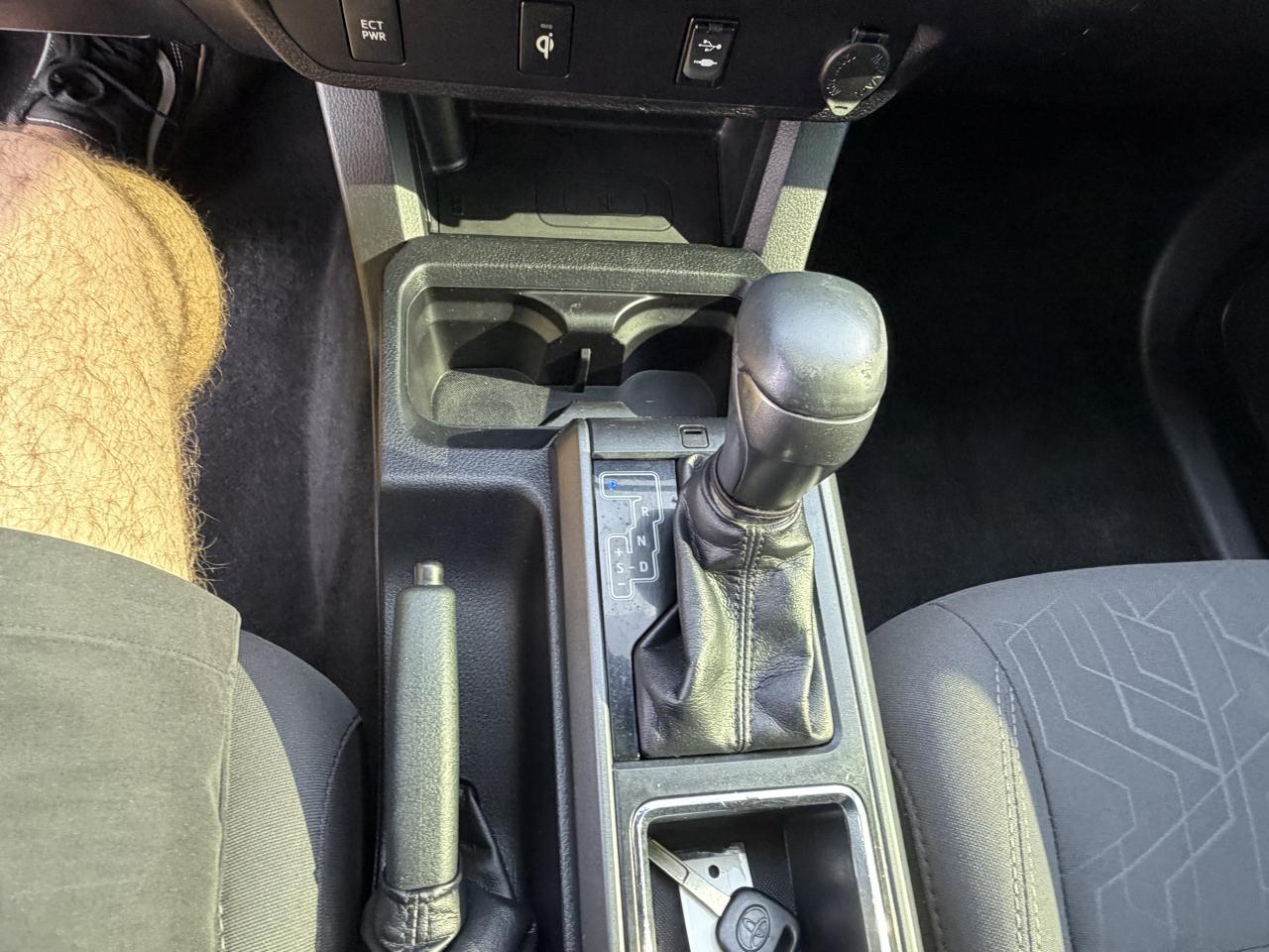 Toyota Tacoma SR5 Double Cab 5' Bed V6 4x4 AT (Natl) 2017