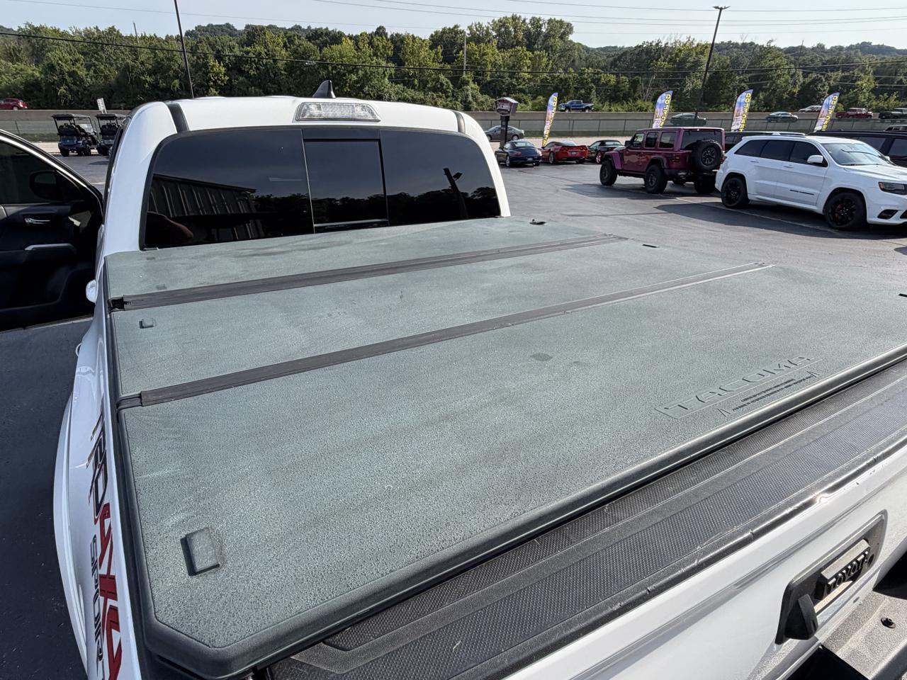 Toyota Tacoma SR5 Double Cab 5' Bed V6 4x4 AT (Natl) 2017
