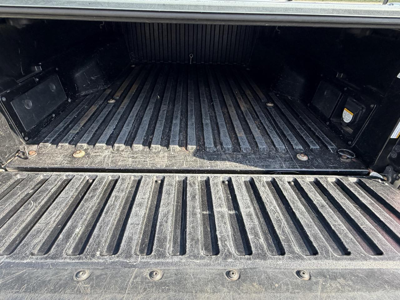 Toyota Tacoma SR5 Double Cab 5' Bed V6 4x4 AT (Natl) 2017