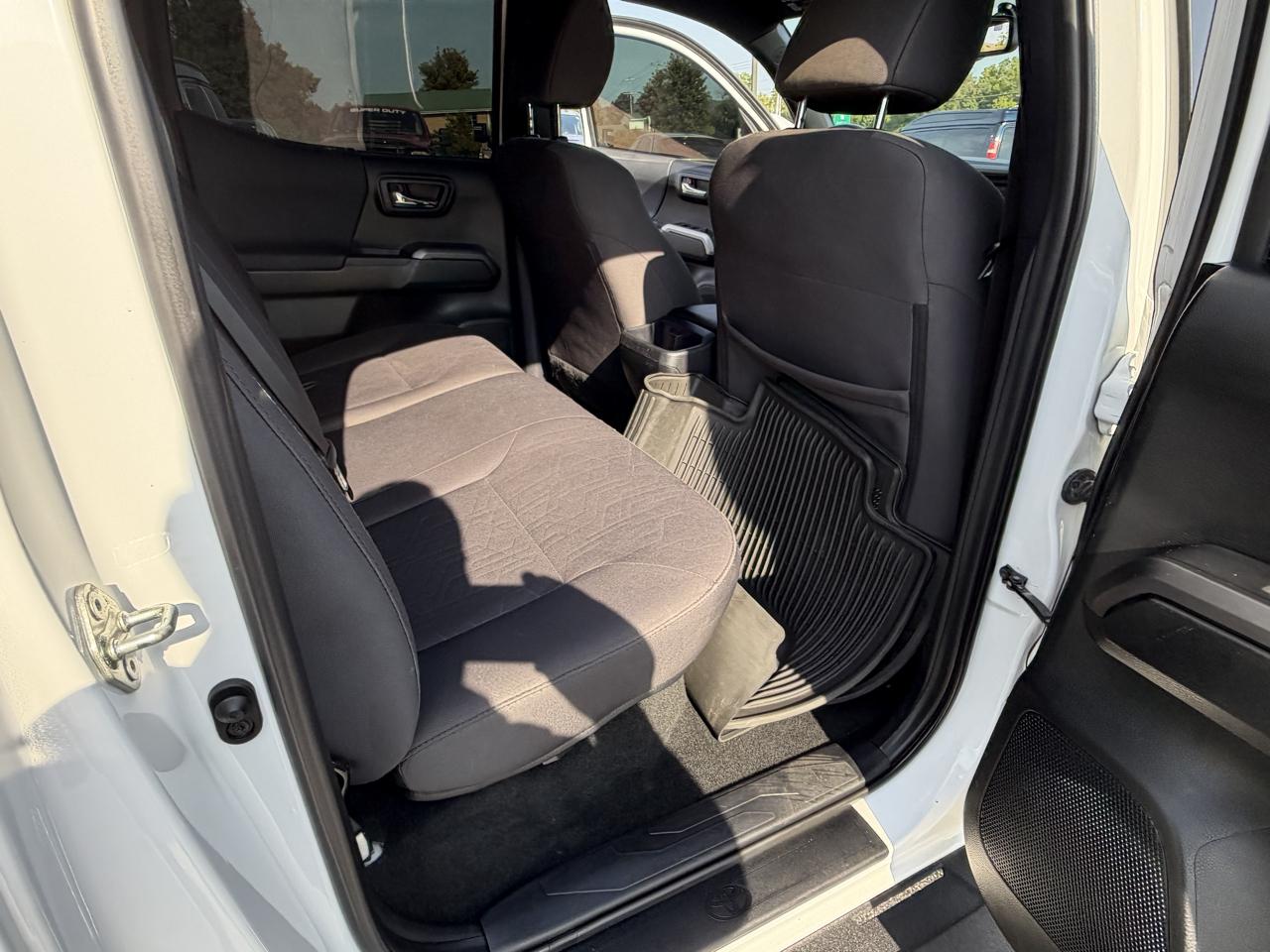 Toyota Tacoma SR5 Double Cab 5' Bed V6 4x4 AT (Natl) 2017