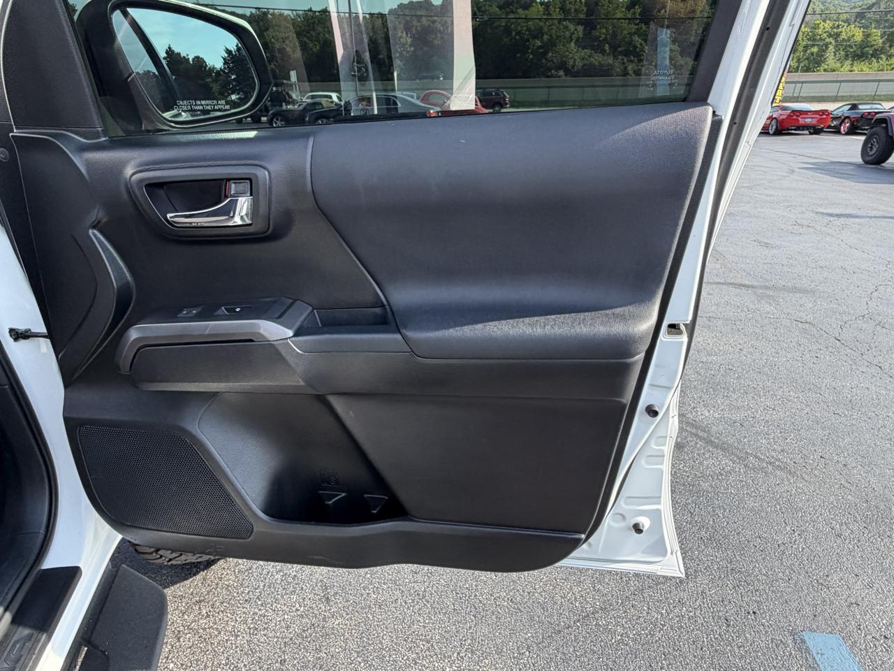 Toyota Tacoma SR5 Double Cab 5' Bed V6 4x4 AT (Natl) 2017