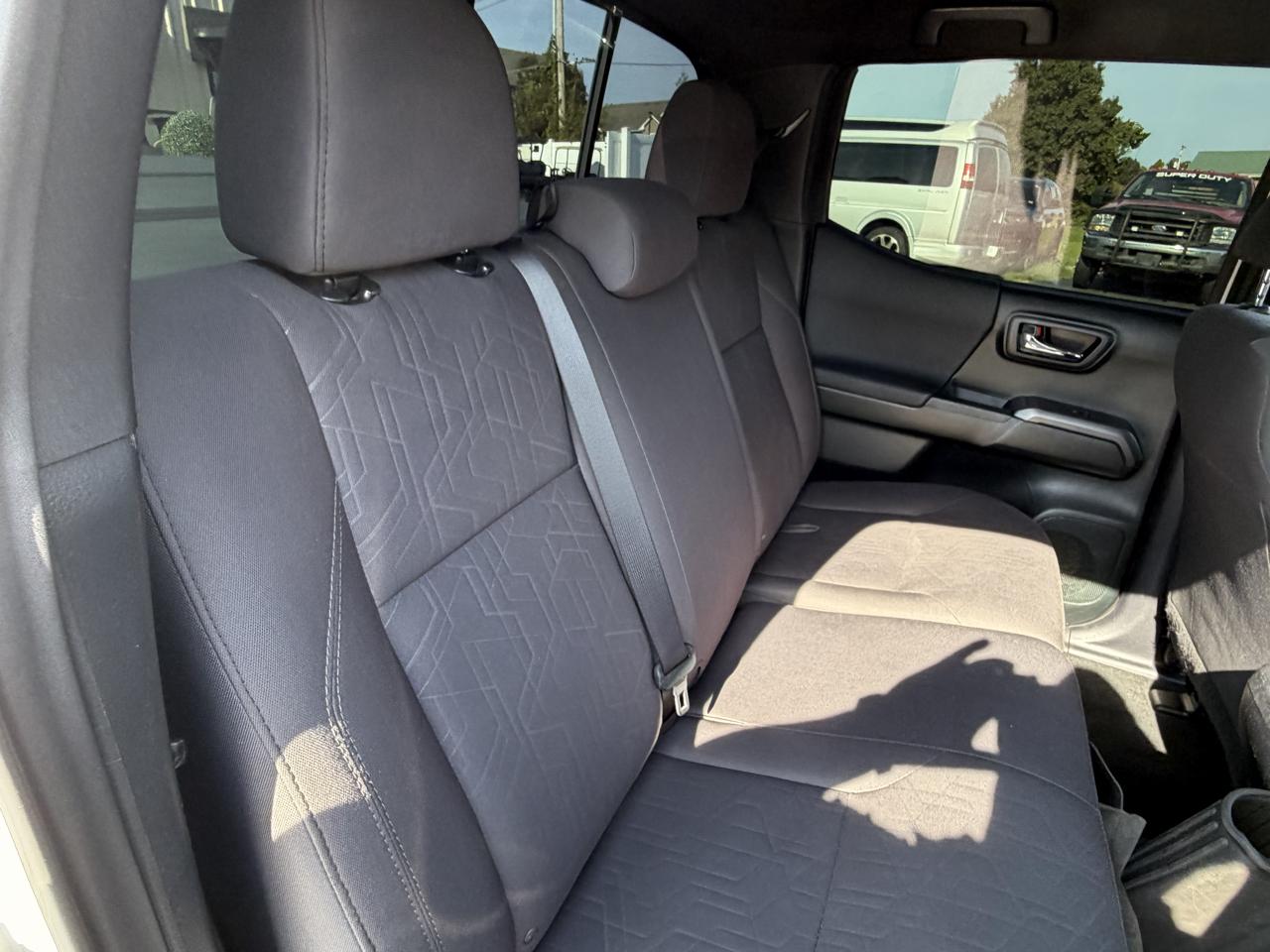 Toyota Tacoma SR5 Double Cab 5' Bed V6 4x4 AT (Natl) 2017