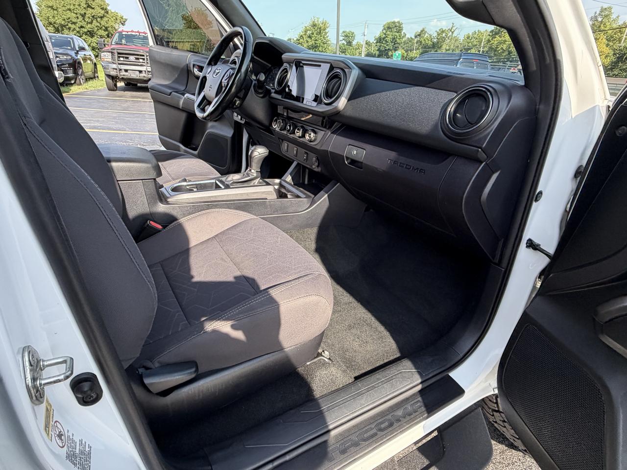 Toyota Tacoma SR5 Double Cab 5' Bed V6 4x4 AT (Natl) 2017