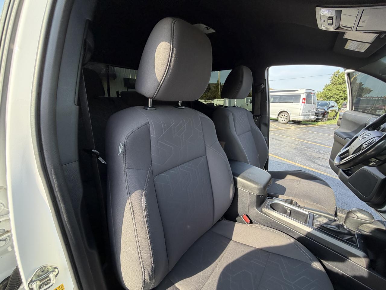 Toyota Tacoma SR5 Double Cab 5' Bed V6 4x4 AT (Natl) 2017