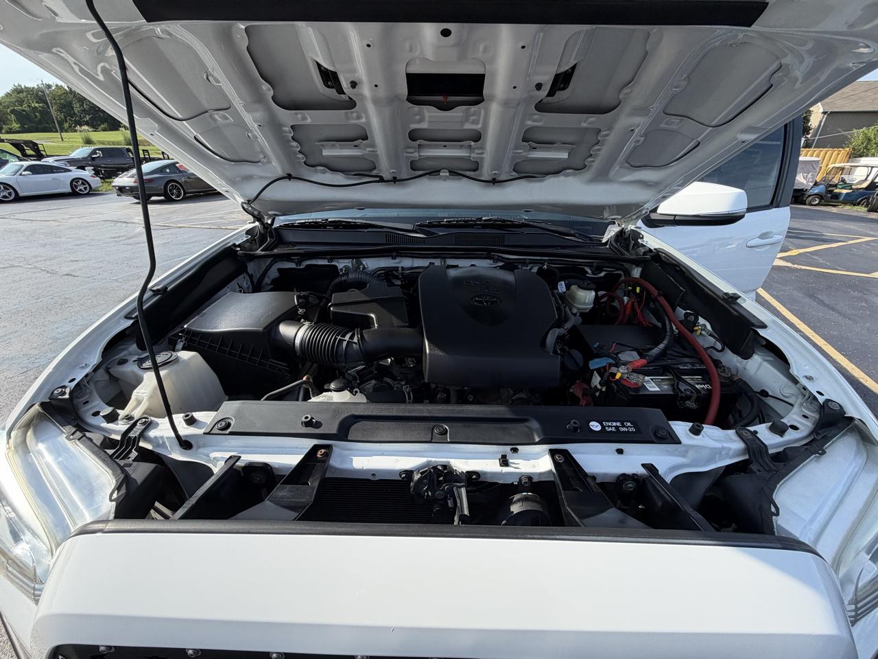 Toyota Tacoma SR5 Double Cab 5' Bed V6 4x4 AT (Natl) 2017
