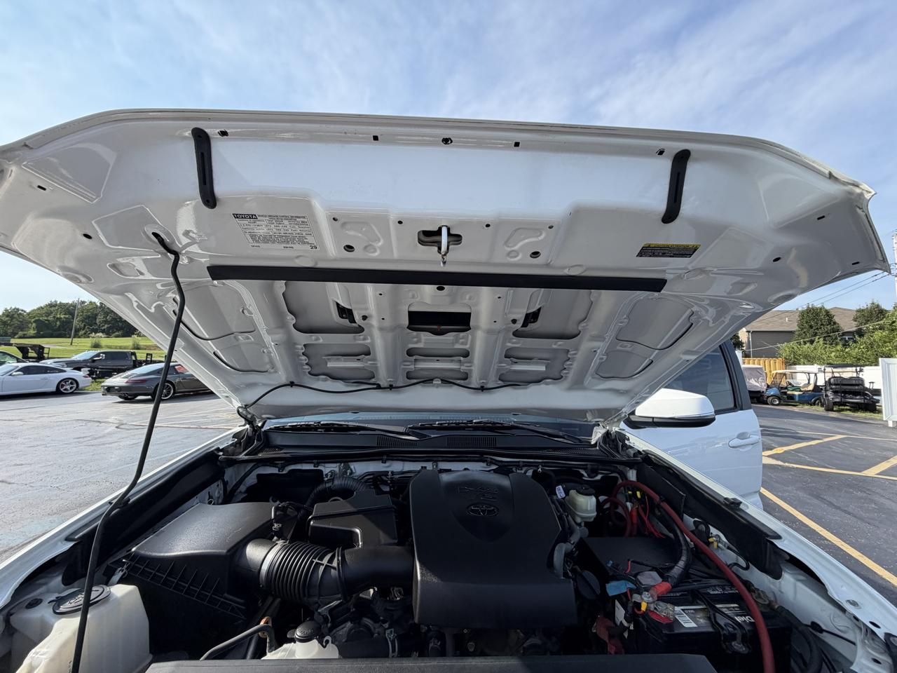 Toyota Tacoma SR5 Double Cab 5' Bed V6 4x4 AT (Natl) 2017
