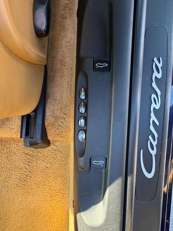 Porsche 911 Carrera 2dr Carrera Cabriolet 6-Spd Manual 2003