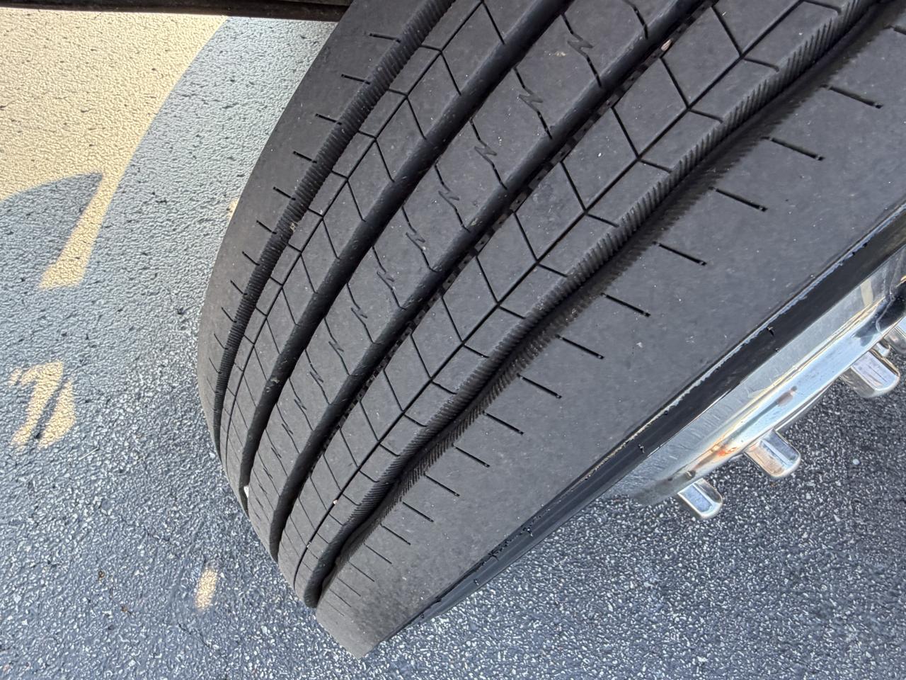 Ford Super Duty F-450 Reg Cab 141" WB XL 2000