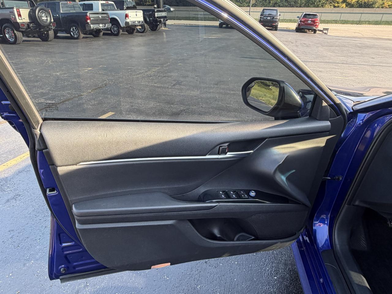 Toyota Camry LE Auto (Natl) 2018