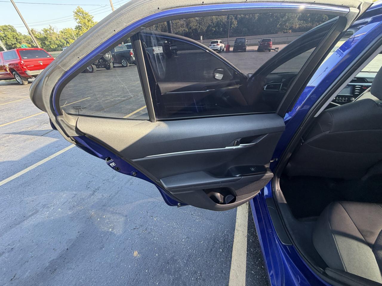 Toyota Camry LE Auto (Natl) 2018